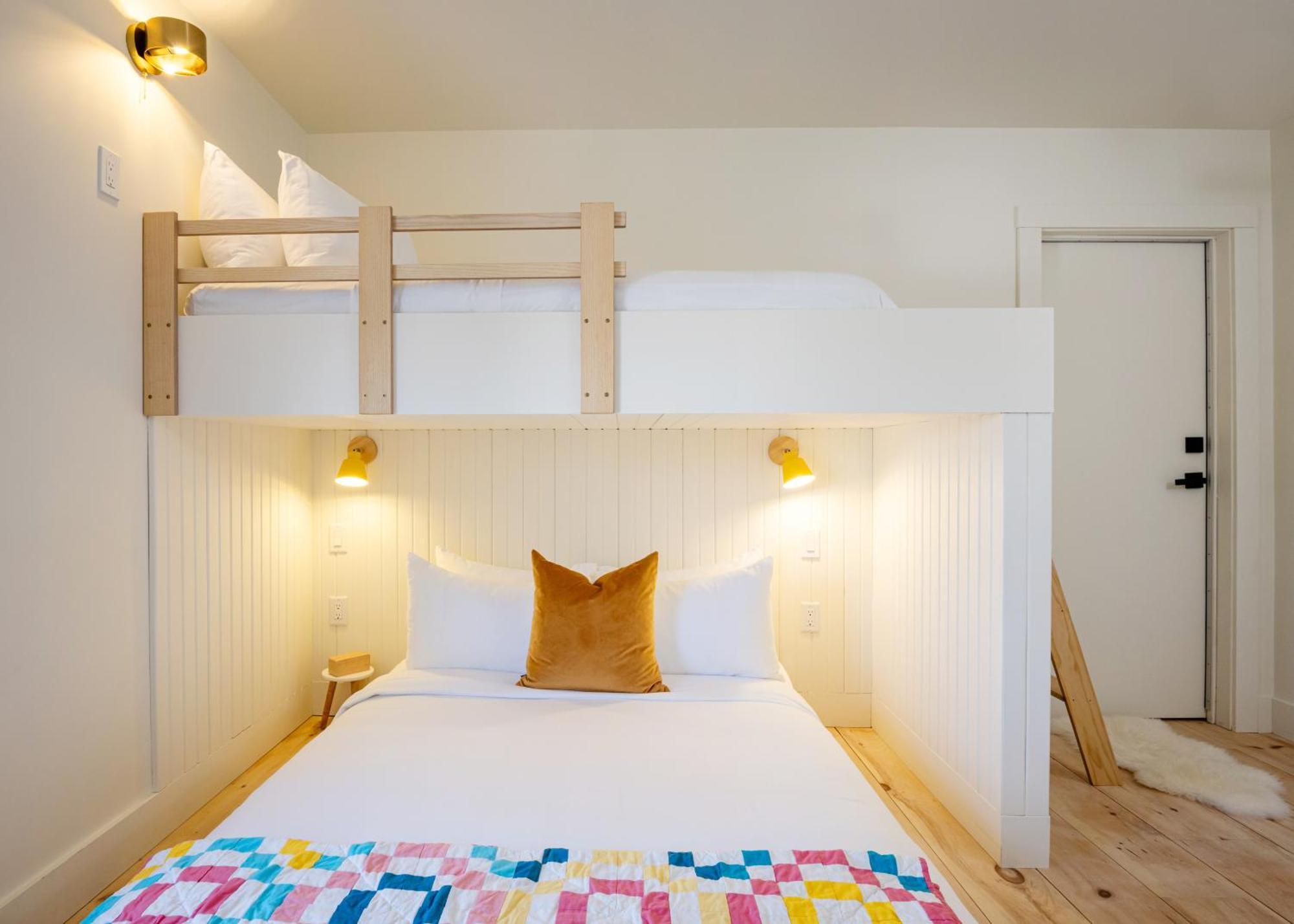 The August House Windsor Quarto foto