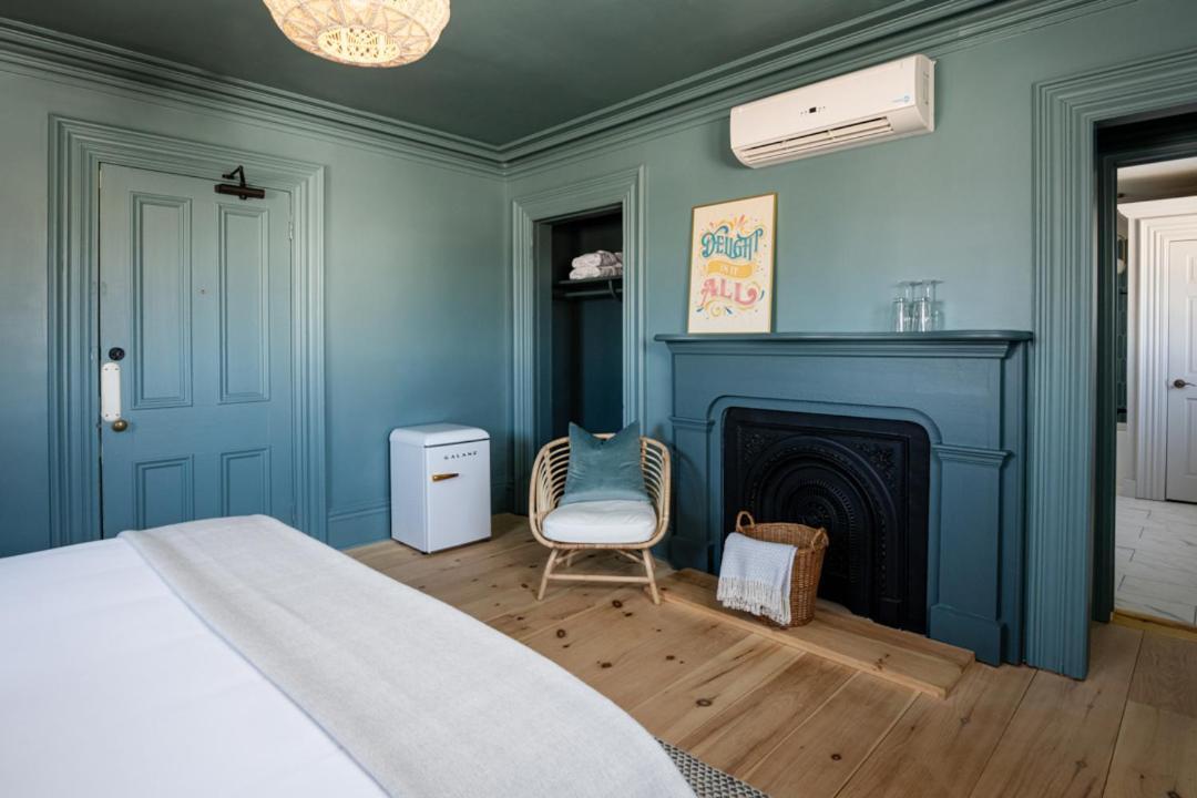 The August House Windsor Quarto foto