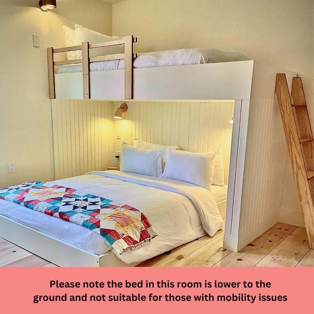 The August House Windsor Quarto foto