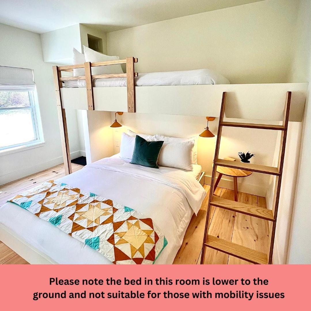 The August House Windsor Quarto foto